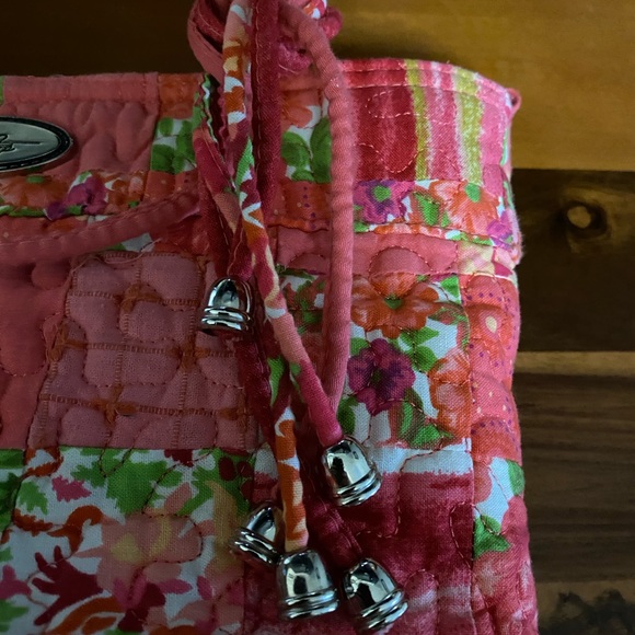 Donna Sharp set. Crossbody/shoulder strap fits both. Corals, pinks, red
So cute! - Picture 13 of 14